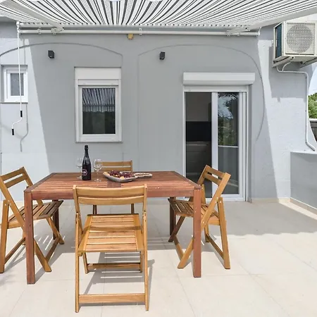 Ferienwohnung Double L House Novalja Exterior foto